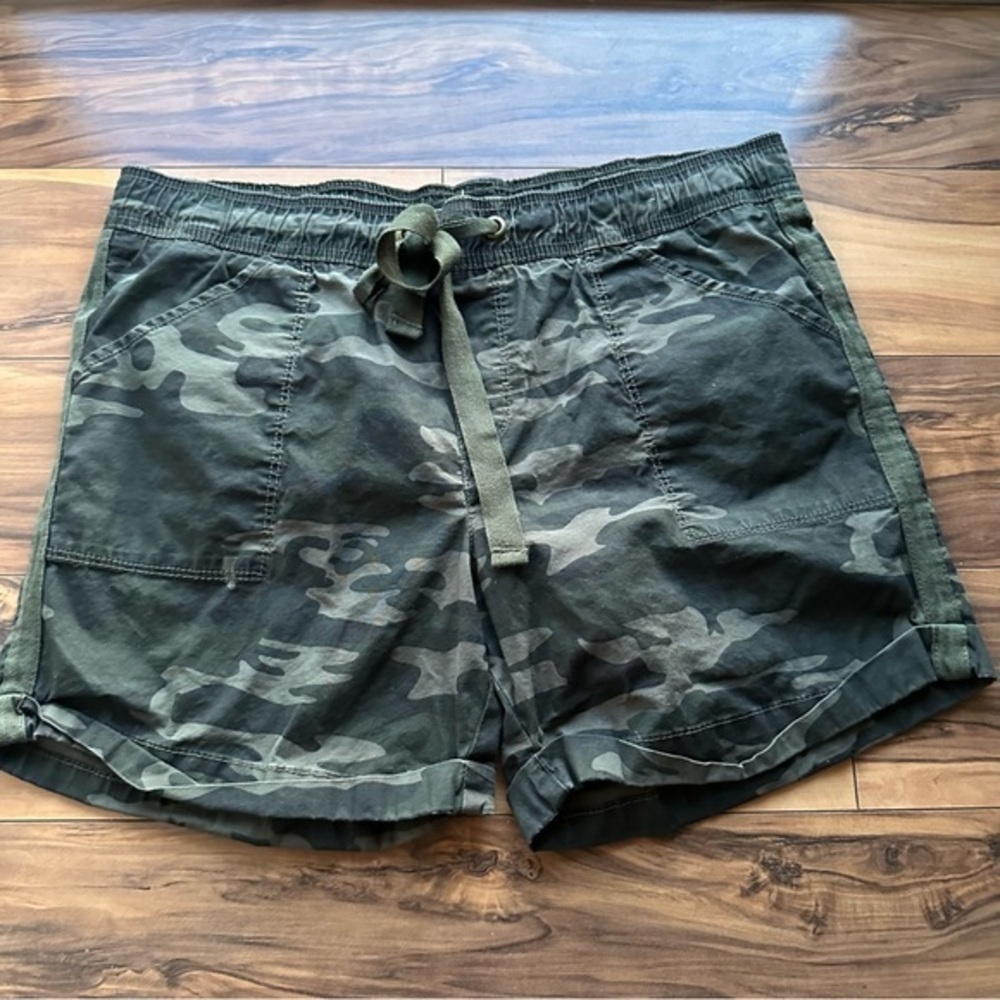 Sanctuary green camo shorts XL